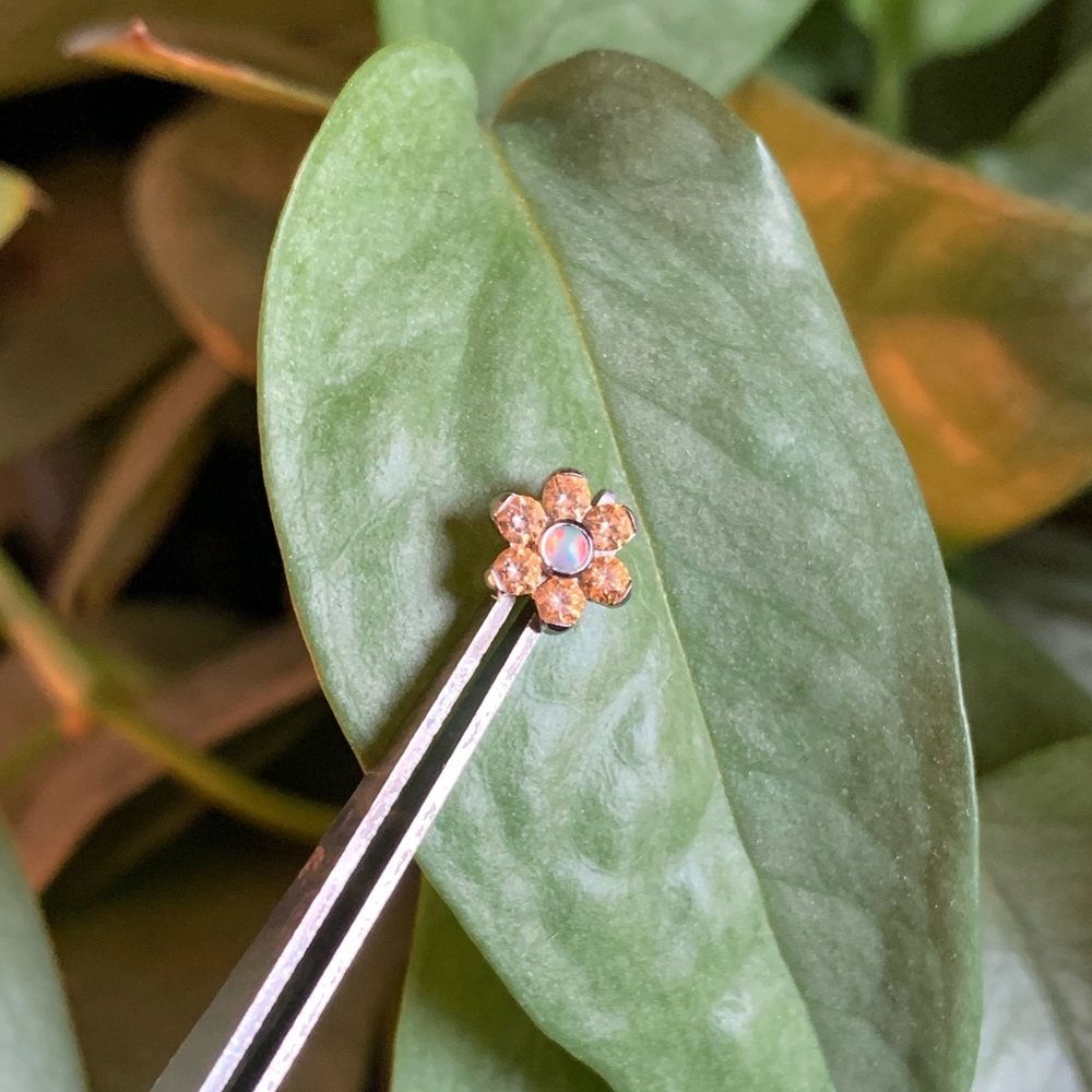 16g Anatometal gemmed flower internally threaded end